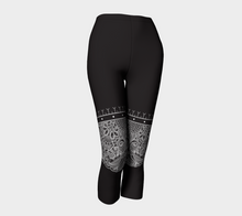 Load image into Gallery viewer, White Lace Capris