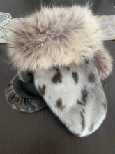 Load image into Gallery viewer, Men’s Sealskin Mitts